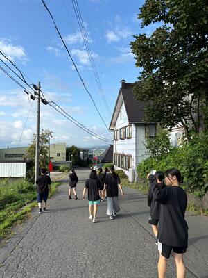 体育館に向かいます