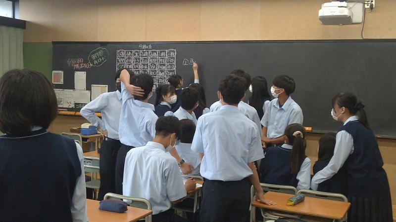 ここでは立ち上がって議論してます。いいですね！