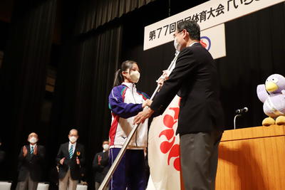 埼玉県選手団団旗の授与